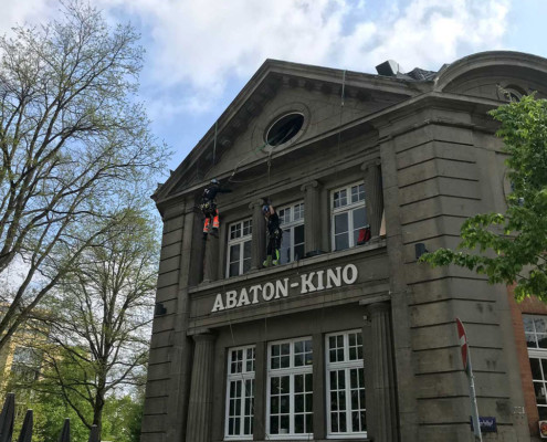 Fassadenarbeiten am Abaton Kino
