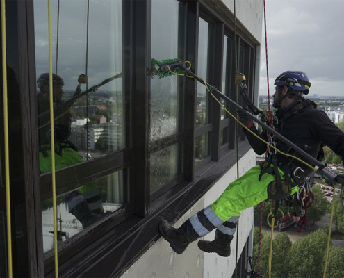 Reinigung der Außenfenster mithilfe von Osmose