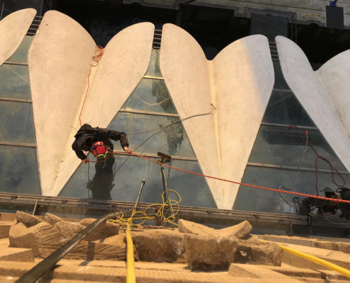 Reinigung eines Vordaches ohne Gerüst