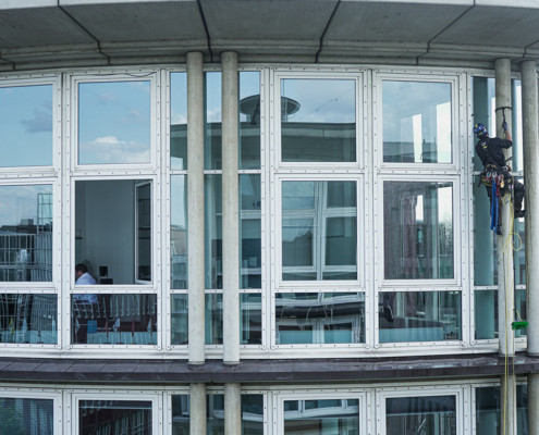 Fassadenreinigung von Säulen