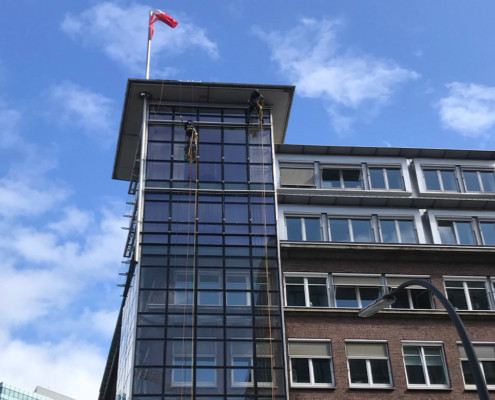 Glasfassadenreinigung Seilzugangstechnik